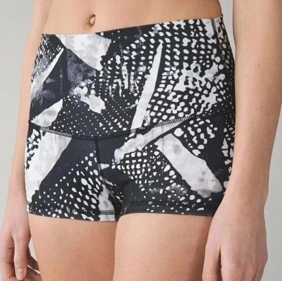 Lululemon - Boogie Short - Picture 2 of 4